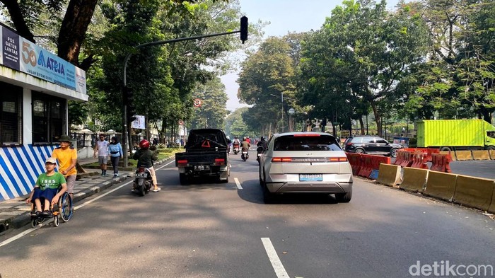 Suasana jalanan di Kota Bandung.