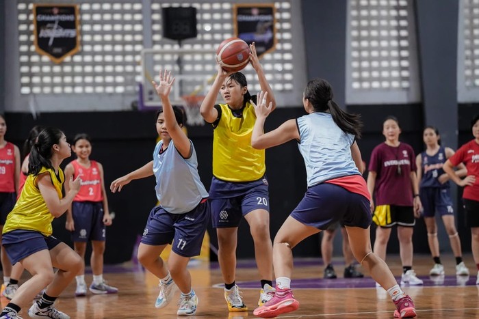 Timnas Basket Putri Indonesia U-16 latihan jelang Kualifikasi Piala Asia FIBA Putri U-16 di Vietnam.