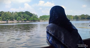 Menjelajahi Situ Gede Naik Perahu Basuri Klakson Telolet