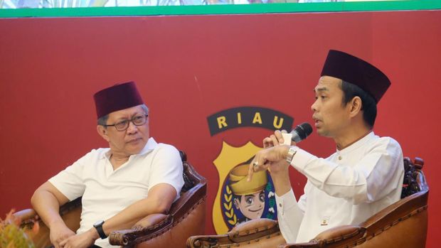 Ustaz Abdul Somad dan Rocky Gerung bertemu dalam kajian membahas soal alam dalam perspektif agama dan sains.