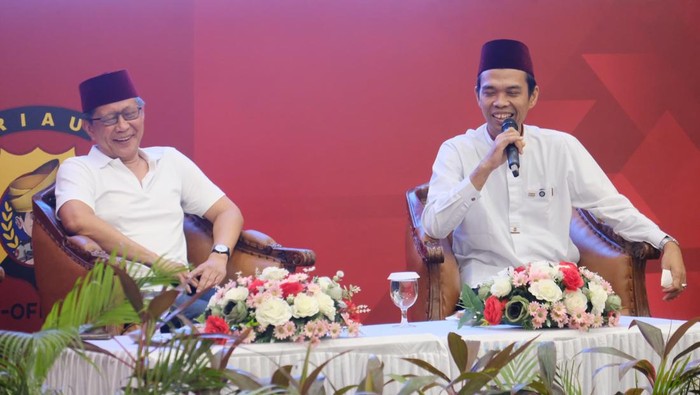 Ustaz Abdul Somad dan Rocky Gerung bertemu dalam kajian membahas soal alam dalam perspektif agama dan sains.