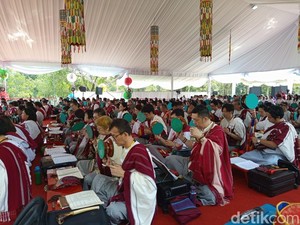 Umat Buddha Aliran Tantrayana Vajrayana Gelar Doa Perdamaian Diiringi Musik