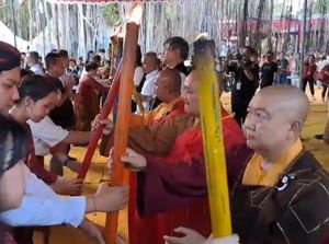 Api Dharma dari Mrapen Disemayamkan di Candi Mendut