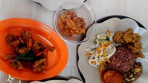 Video: Warung Rames-an dengan Opsi 100 Menu di Dalam Apartemen Green Pramuka