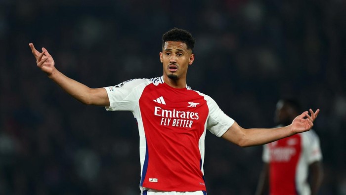 Soccer Football - Champions League - Semi Final - Second Leg - Paris St Germain v Arsenal - Parc des Princes, Paris, France - May 7, 2025 Arsenals William Saliba reacts REUTERS/Gonzalo Fuentes