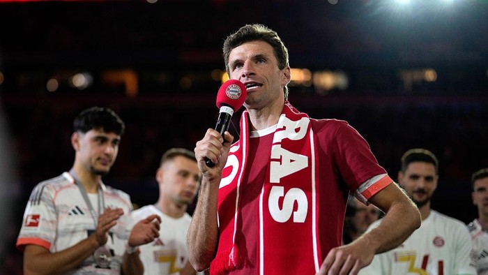 MUNICH, GERMANY - MAY 10: Thomas Mueller of Bayern Munich speaks to the crowd, after his final home game for the team after the Bundesliga match between FC Bayern München and Borussia Mönchengladbach at Allianz Arena on May 10, 2025 in Munich, Germany. (Photo by F. Noever/FC Bayern via Getty Images)