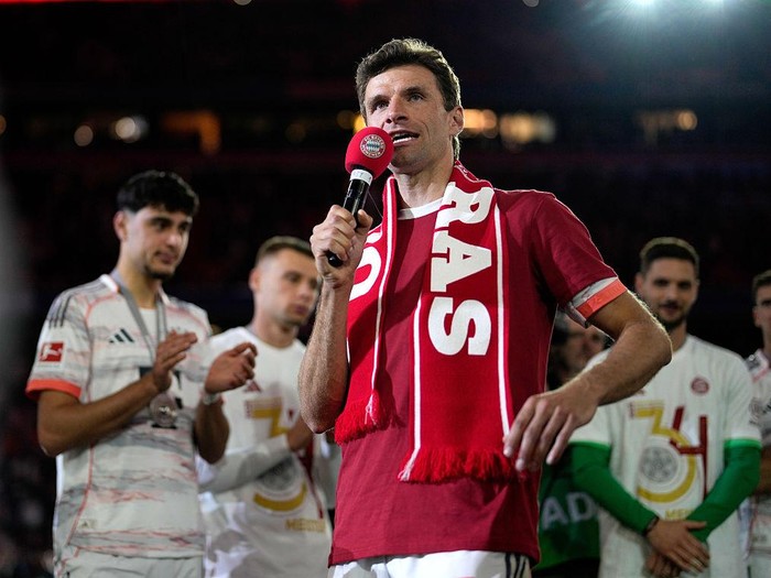 MUNICH, GERMANY - MAY 10: Thomas Mueller of Bayern Munich speaks to the crowd, after his final home game for the team after the Bundesliga match between FC Bayern München and Borussia Mönchengladbach at Allianz Arena on May 10, 2025 in Munich, Germany. (Photo by F. Noever/FC Bayern via Getty Images)