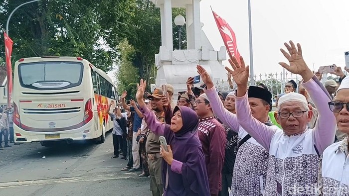 721 jemaah calon haji asal Lumajang berangkat ke Tanah Suci