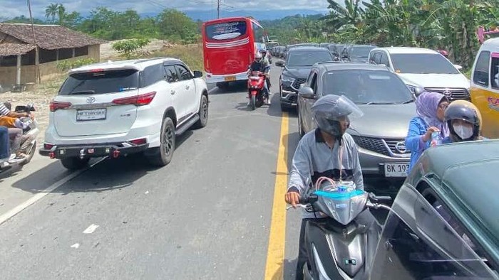 Arus lalu lintas Medan-Berastagi macet saat libur panjang.(Dok. Istimewa)