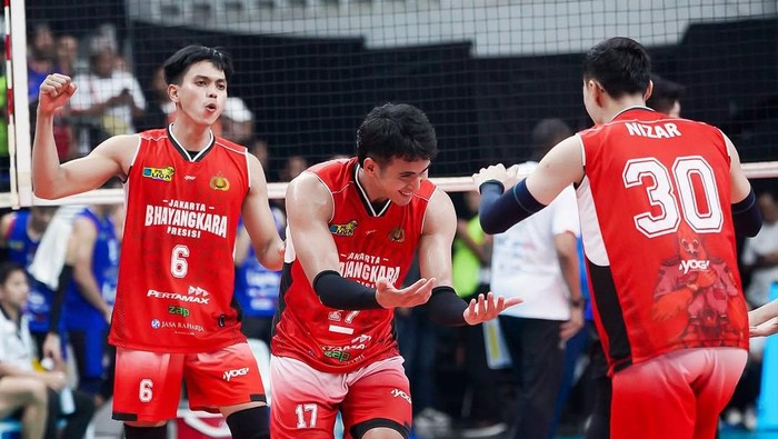 Bhayangkara Presisi berhasil mempertahankan gelar juara Proliga usai mengalahkan Jakarta LavAni Livin Transmedia. Kyle Russell cs menang comeback 3-2.