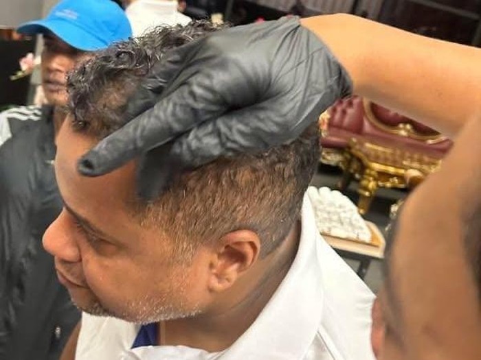 Pelatih Persik Kediri, Divaldo Alves mengalami luka saat bus timnya dilempari batu suporter sepulang dari Stadion Kanjuruhan
