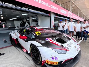 Serunya Para detikers Nobar GT3 World Challenge Asia Mandalika