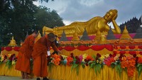 Ribuan umat Buddha dari berbagai daerah di Indonesia dan mancanegara dijadwalkan hadir untuk mengikuti perayaan sakral tersebut. Altar utama ini menjadi titik sentral dalam pelaksanaan prosesi puncak Waisak.