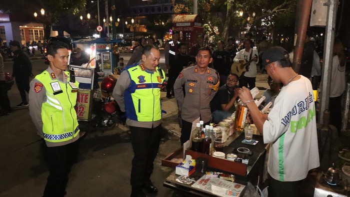Kapolresta Malang Kota Kombes Nanang Haryono memimpin langsung patroli malam
