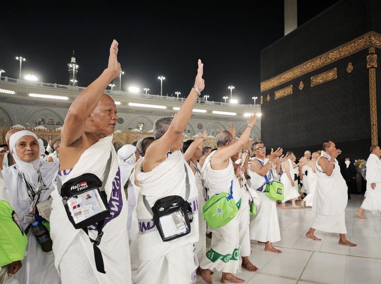 Khusyuk Beribadah, Jamaah Calon Haji Indonesia Lakukan Tawaf dan Sai di Masjidil Haram