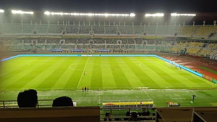 Kondisi stadion GBT