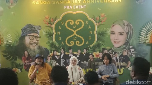 Konferensi Pers 1st Anniversary Sanga Sanga  di Gianyar, Minggu (11/5/2025). (Ni Komang Ayu Leona Wirawan)