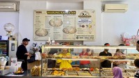 Meski baru buka kurang lebih dua bulan, Warung Rames-An cabang Green Pramuka tak pernah sepi dari pembeli. Foto: detikFood