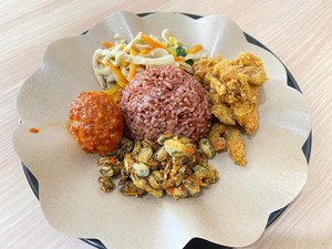 Mantap! Warung Ramesan Puluhan Lauk di Apartemen Ini Buka 24 Jam