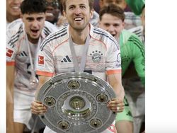 Momen Harry Kane Angkat Trofi Pertama, Netizen: Selamat
