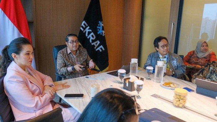 Menekraf Teuku Riefky bersama Gubernur Maluku Utara Sherly Tjoanda bahas strategi dorong musisi lokal naik ke panggung nasional, Jakarta, Jumat (9/5/2025).