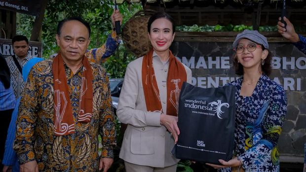 Menteri Pariwisata Widiyanti Putri Wardhana di Desa Pentingsari, Sleman, Yogyakarta