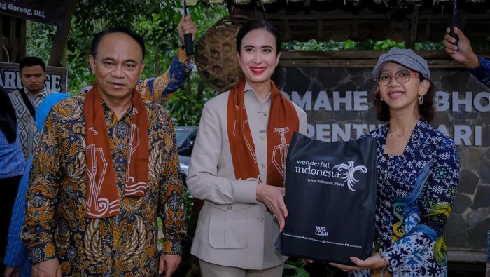 Menteri Pariwisata Widiyanti Putri Wardhana di Desa Pentingsari, Sleman, Yogyakarta Menteri Pariwisata Widiyanti Putri Wardhana di Desa Pentingsari, Sleman, Yogyakarta