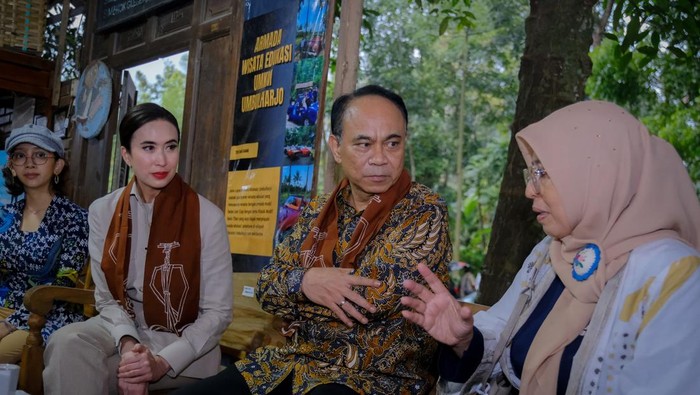 Menteri Pariwisata Widiyanti Putri Wardhana di Desa Pentingsari, Sleman, Yogyakarta Menteri Pariwisata Widiyanti Putri Wardhana di Desa Pentingsari, Sleman, Yogyakarta