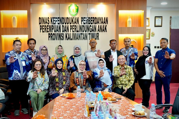 Menteri PPPA-Fatma Saifullah Jenguk Korban Kekerasan Seksual di Samarinda