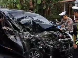 Truk vs Minibus di Pesisir Selatan, Sopir Luka-Jeruk Berserakan