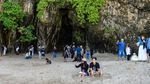 Pantai Goa Langir Ramai Dikunjungi Wisatawan Saat Libur Waisak