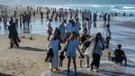 Pantai Goa Langir Ramai Dikunjungi Wisatawan Saat Libur Waisak