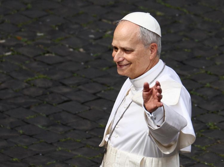 Paus Leo XIV Pimpin Doa Regina Caeli Perdana dari Basilika Santo Petrus