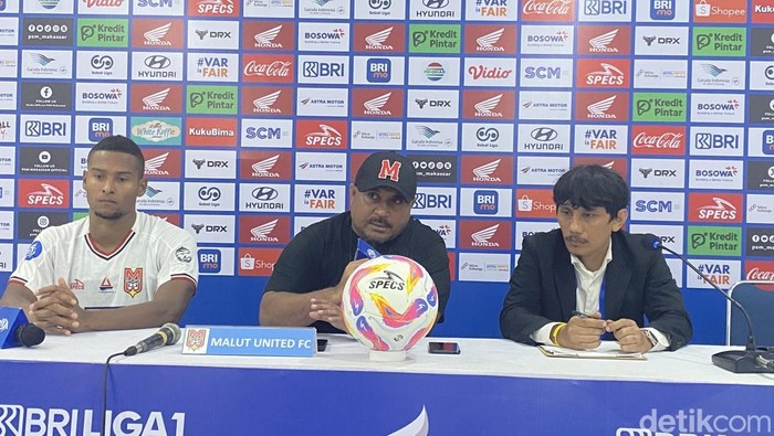 Pelatih Malut United, Imran Nahumarury saat konferensi pers usai laga kontra PSM Makassar.