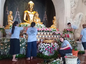 Umat Buddha di Denpasar Sambut Waisak dengan Penyucian Rupang