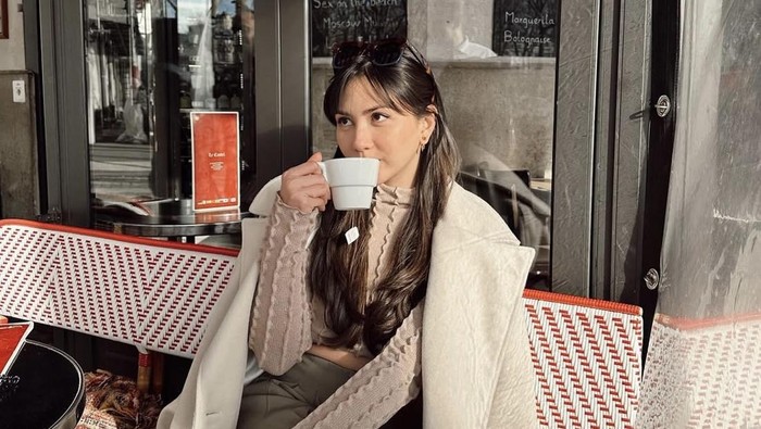 Potret Jessica Mila Asyik Kulineran, Makan Dessert hingga Daging