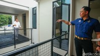 Salah satu solusi yang mulai dilirik adalah rumah modular berbasis net zero emissions (NZE) yang baru saja ditinjau langsung oleh Menteri Koordinator Bidang Infrastruktur dan Pembangunan, Agus Harimurti Yudhoyono (AHY), di Jakarta.