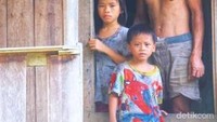 Potret Ulo Njau bersama keluarganya tinggal dengan penuh keterbatasan (Foto: Oktavian Balang)