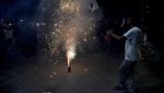 Potret Warga Hyderabad Rayakan Gencatan Senjata India-Pakistan