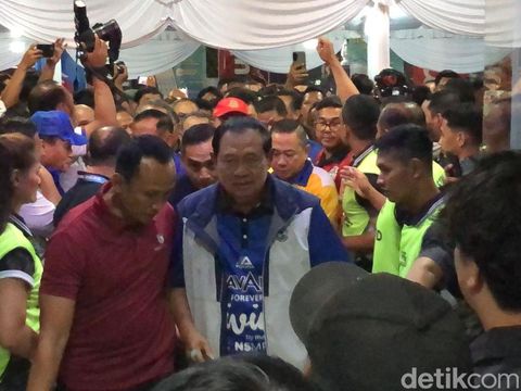 Presiden ke-6 RI sekaligus pendiri LavAni, Susilo Bambang Yudhoyono (SBY), menyaksikan laga final Proliga 2025  di GOR Amongrogo, Kota Jogja, Minggu (11/5/2025) malam.