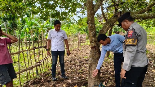 Polisi olah TKP lokasi korban diduga gantung diri Kecamatan Sekotong, Lombok Barat. (Humas Polres Lombok Barat).