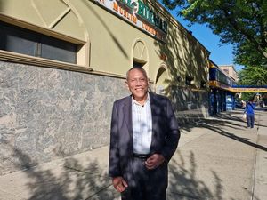 New York, Masjid Al Hikmah, Taman, Google, Netflix dan Bantuan Makanan
