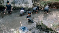 Tradisi ini dulunya menjadi bagian dari perayaan warga Betawi Depok sebelum menyambut Hari Raya Idulfitri.