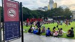 Potret Warga Pelesiran ke Alun-alun Kota Bandung Saat Long Weekend
