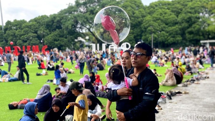 Situasi di Alun-alun Kota Bandung Situasi di Alun-alun Kota Bandung