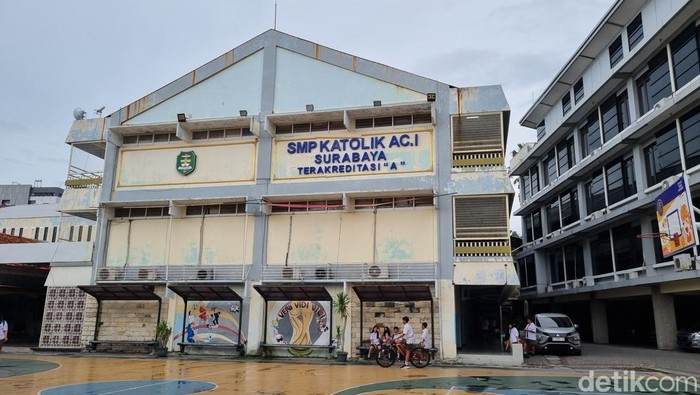 SMP Katolik Angelus Custos Surabaya