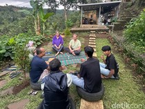 Saat Warga Desa Belajar Inggris dengan Tamu Bule di La Cabana Glamping