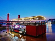 Ngopi Asyik di Tepi Sungai Musi dengan View Jembatan Ampera