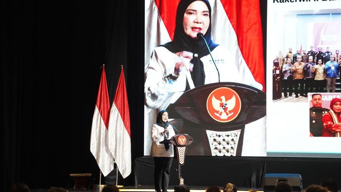 Wali Kota Bandar Lampung  Eva Dwiana saat hadiri Munas APEKSI di Surabaya