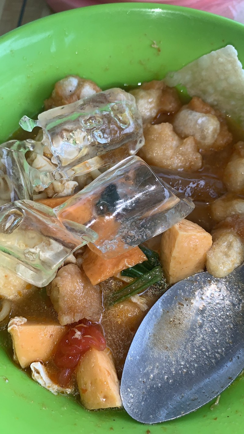 10 Kombinasi Makanan Absurd Warga +62, Nasgor Matcha hingga Tumis Semangka